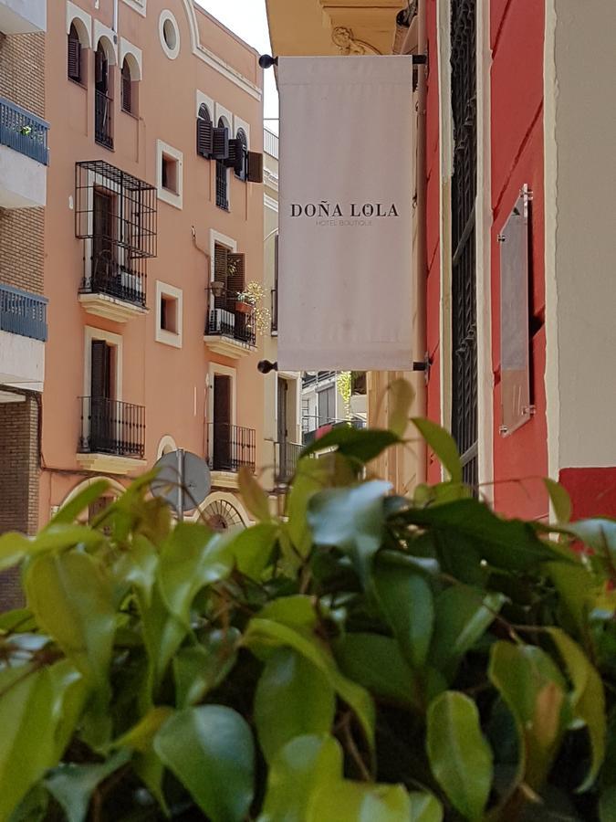 Hotel Y Apartamentos Dona Lola Seville Luaran gambar
